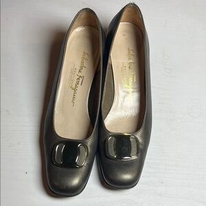 Salvatore Ferragamo Women's Black Leather Loafers B63